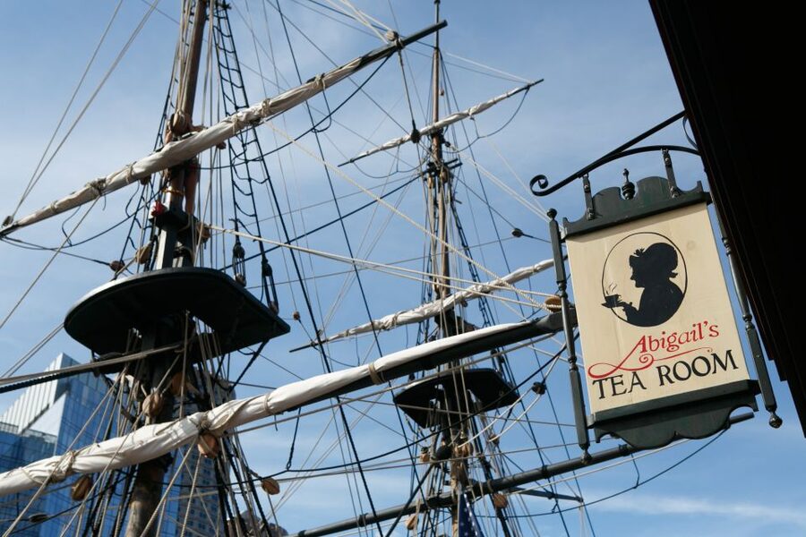 Boston: Boston Tea Party Ships and Museum Interactive Tour - The meeting house and the events of December 16, 1773