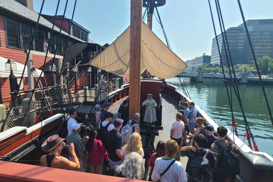 Boston: Boston Tea Party Ships and Museum Interactive Tour - Marching to Griffin’s Wharf