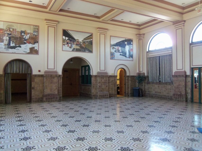 Bowling Green: Historic RailPark & Train Museum Entry & Tour - Entering Through Bowling Green’s 1925 Train Depot