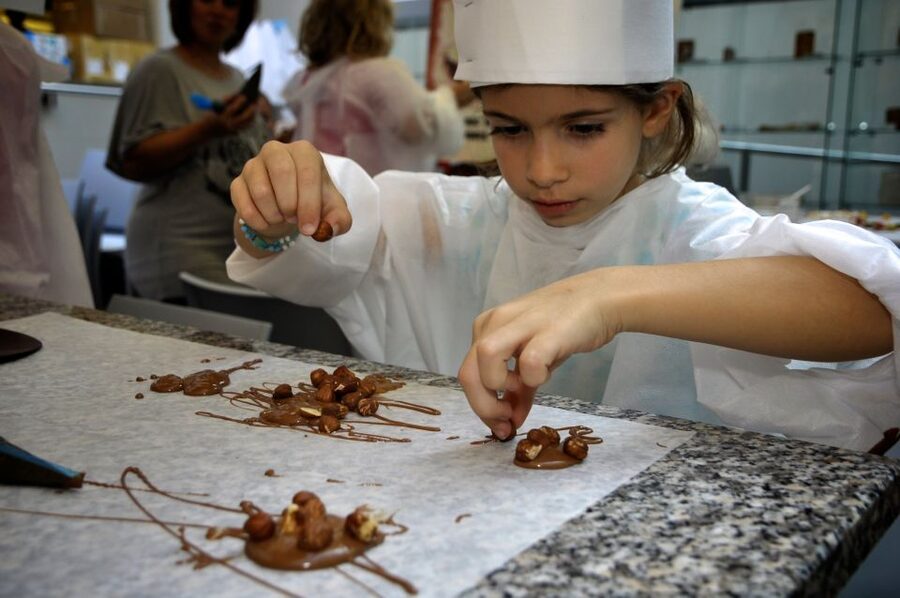Bruges: Chocolate Making Workshop and Chocolate Museum Entry - Price, timing, and practical planning