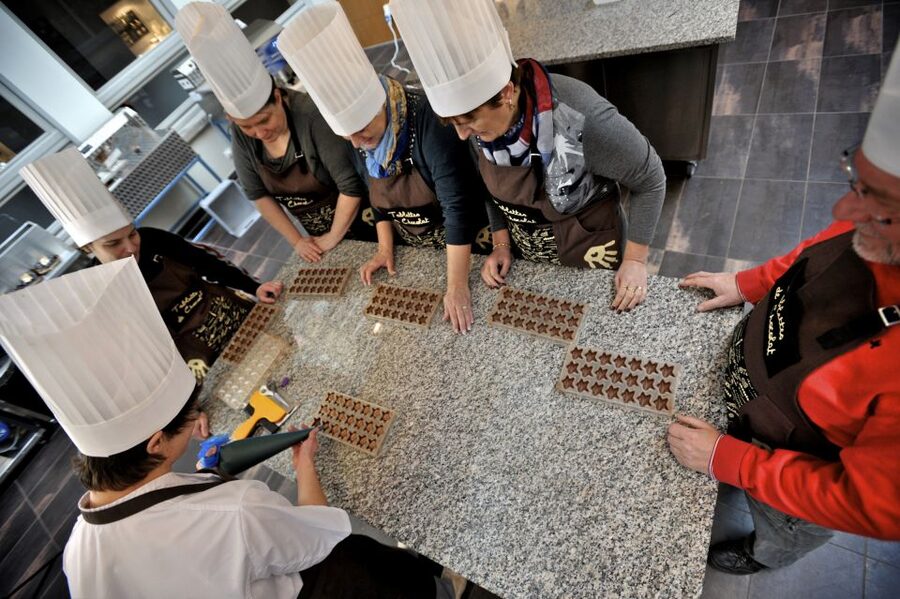 Bruges: Chocolate Making Workshop and Chocolate Museum Entry - How much chocolate will you take home?
