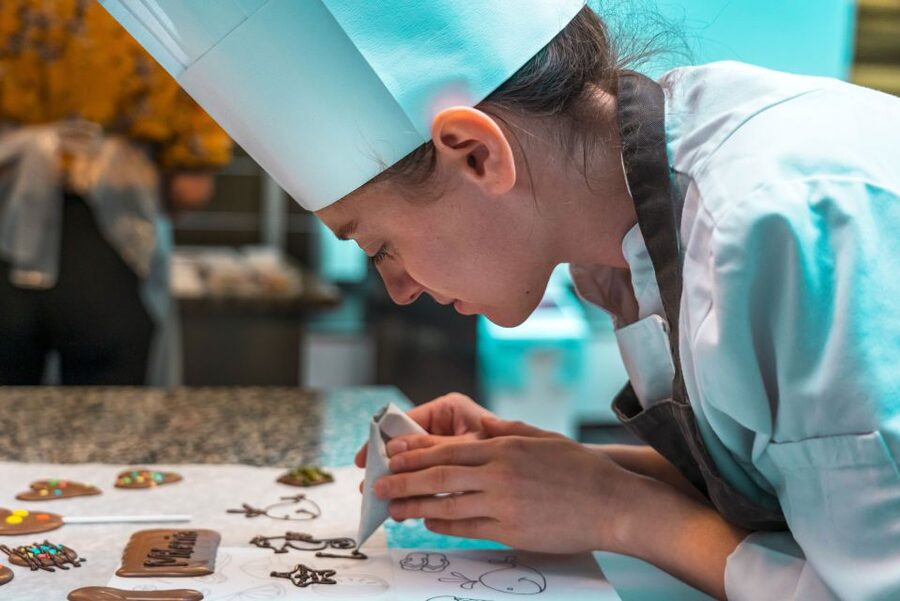Bruges: Chocolate Making Workshop and Chocolate Museum Entry - Who should book this activity?