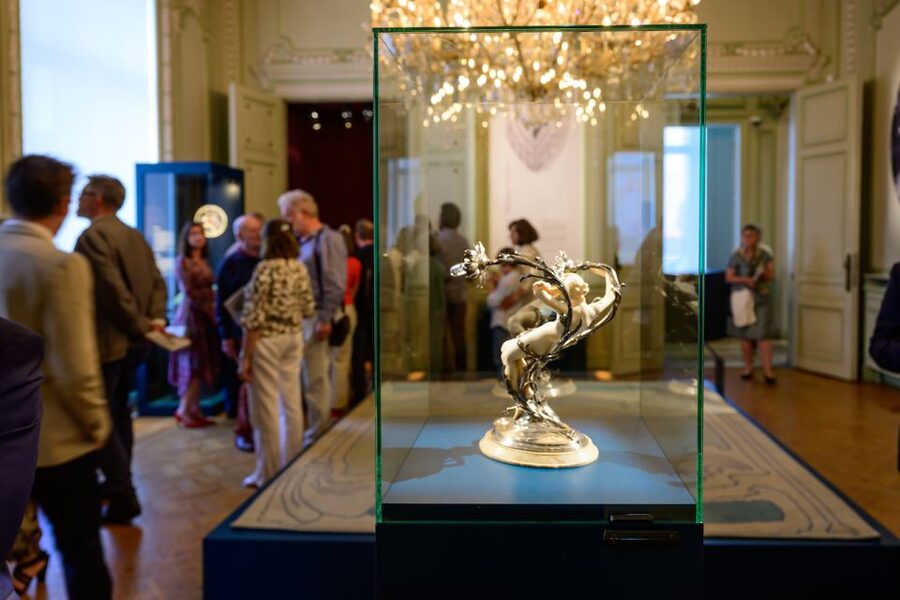 Brussels: BELvue Belgium History Museum Entry Ticket - News Clips, Charts, and Personal Testimonies
