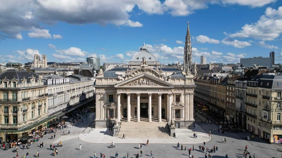 Brussels: Hop-On Hop-Off Bus Tour& Belgian Beer World Museum - Stop 1: Central Station and a practical starting point