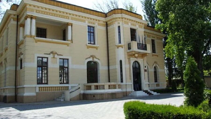 Bucharest : Ceaușescu Mansion , Parliament & Village Museum - Three chapters of Romania in six hours