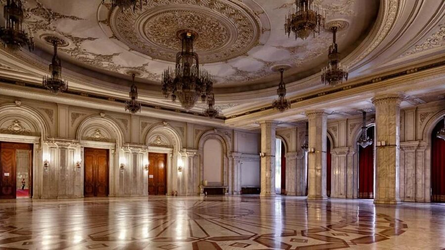 Bucharest : Ceaușescu Mansion , Parliament & Village Museum - How the coach schedule shapes the day
