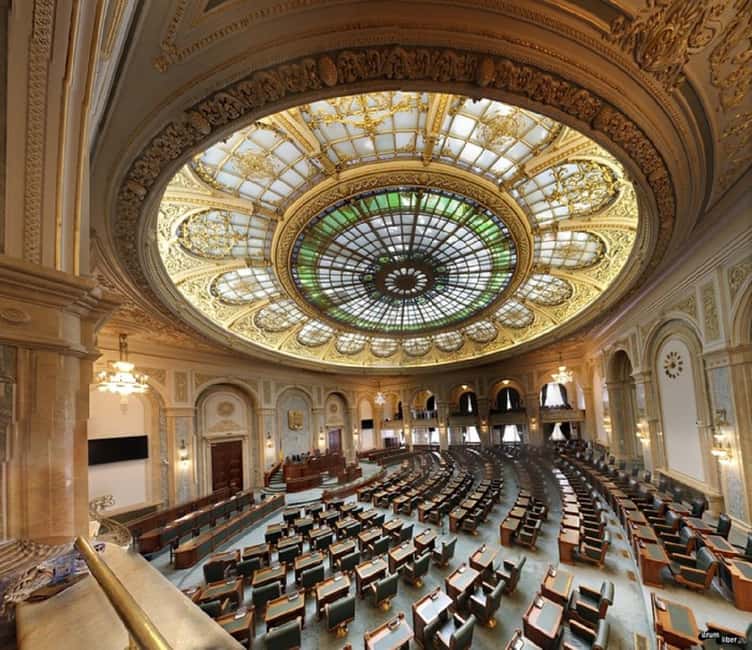 Bucharest : Ceaușescu Mansion , Parliament & Village Museum - Guide quality and language choices