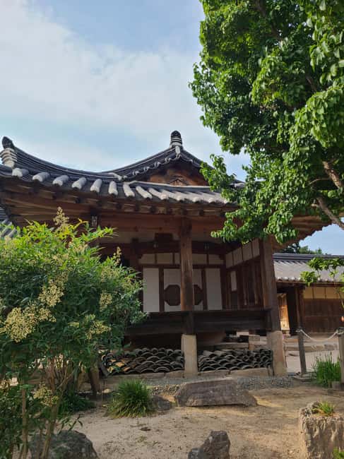 Busan: Gyeongju UNESCO Legacy Tour with National Museum - The guides make the packed schedule easier