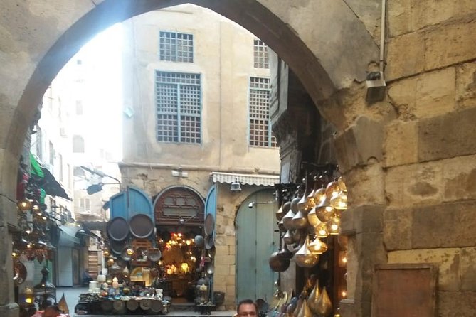 Cairo 8 Hour Private Tour of Pyramids, Egyptian Museum and Bazaar - The guide makes or breaks the experience