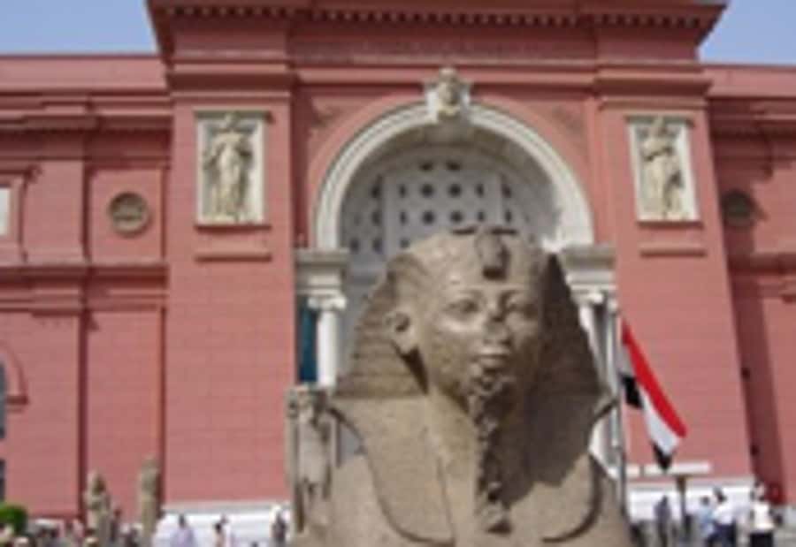 Cairo: Egyptian Museum 4-Hour Private Tour with Transfer - A four-hour route through a very large collection