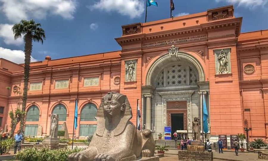 Cairo: Egyptian Museum of Antiquities online QR Ticket - Independent visit or guided museum experience?