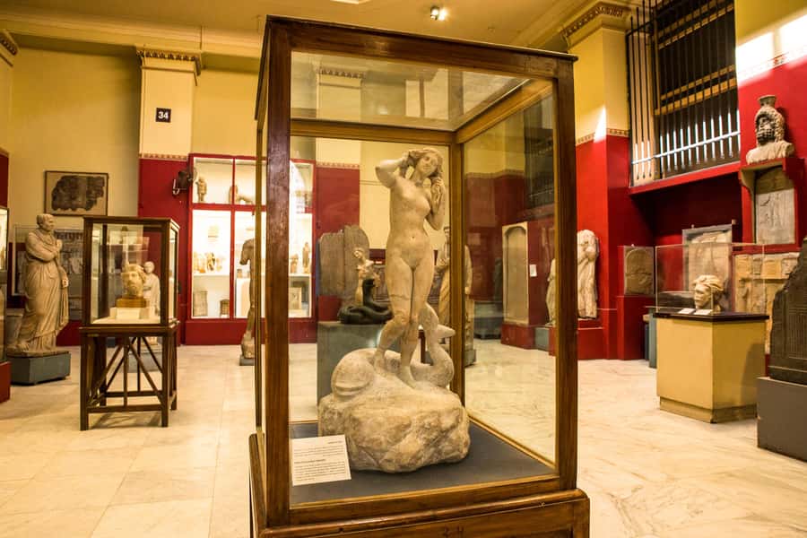 Cairo: Female-Guided Pyramids, Sphinx & Museum City Tour - The Egyptian Museum needs a guide