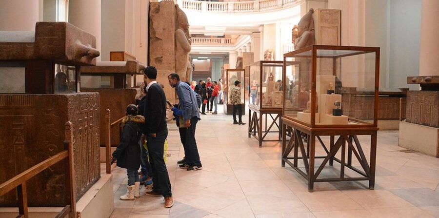 Cairo/Giza: Guided Pyramids, Sphinx and Egyptian Museum Tour - Who should book this Cairo day