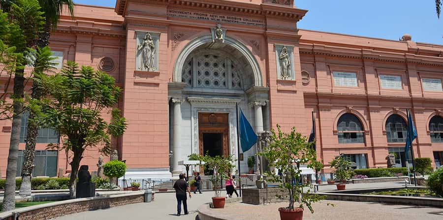 Cairo/Giza: Guided Pyramids, Sphinx and Egyptian Museum Tour - Choosing shared, private, or VIP