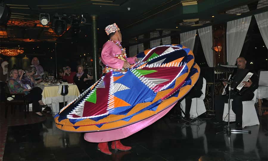 Cairo: Giza Pyramids, Egyptian Museum & Nile Dinner Cruise. - An evening meal on the Nile