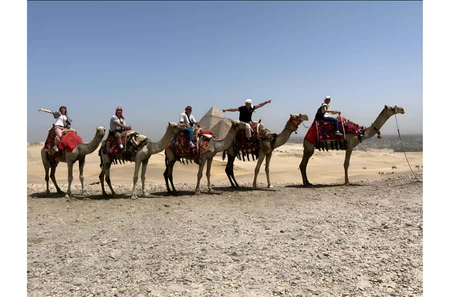 Cairo: Giza Pyramids & Grand Egyptian Museum Tour with Lunch - What the guide adds at Giza