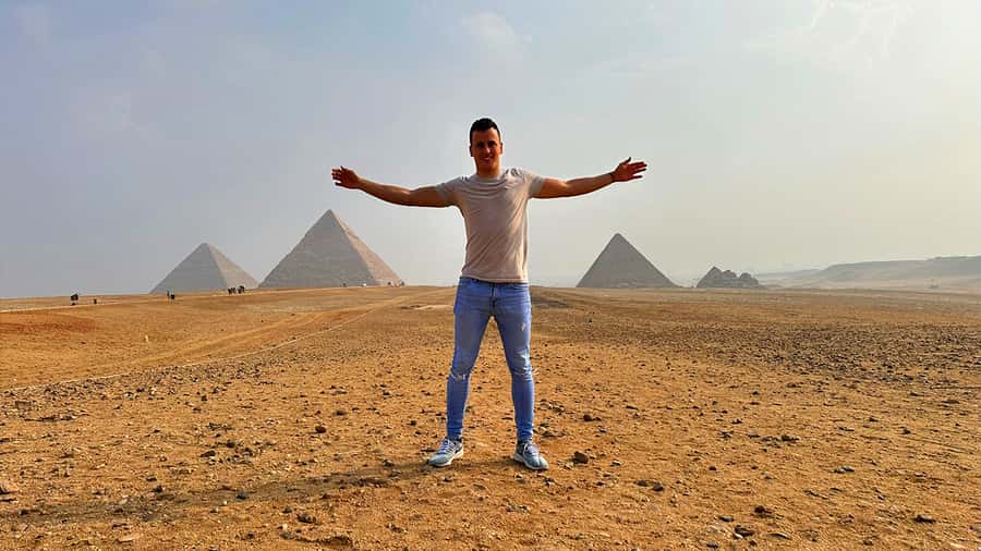 Cairo: Giza Pyramids, Museum & Tahrir Square Private Tour. - Meeting the Great Sphinx and Valley Temple