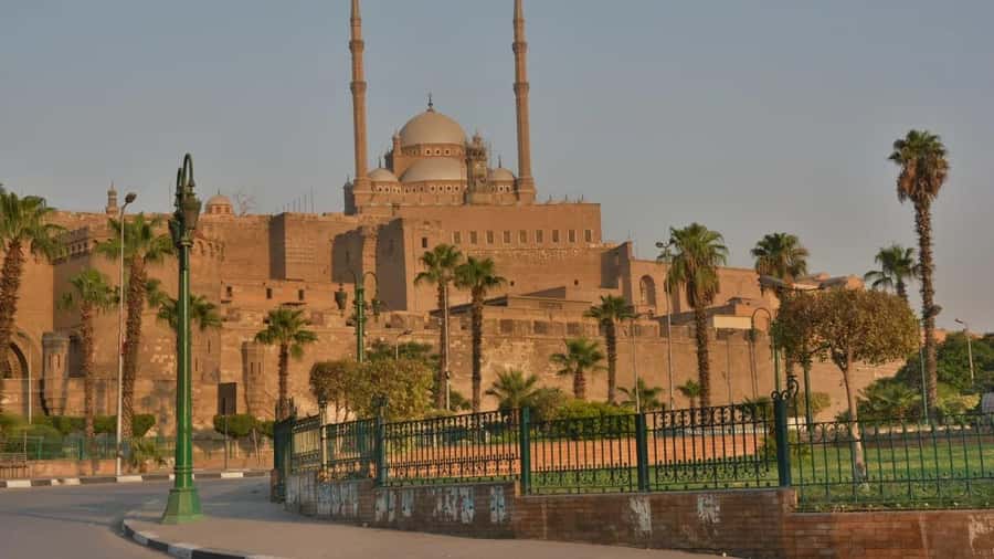 Cairo/Giza: Saladin Citadel, Egyptian Museum, & Bazaar Tour - The guides and language choices