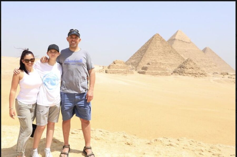 Cairo: Private Giza Pyramids, Egyptian Museum, & Bazaar Tour - The Great Sphinx and its low limestone profile