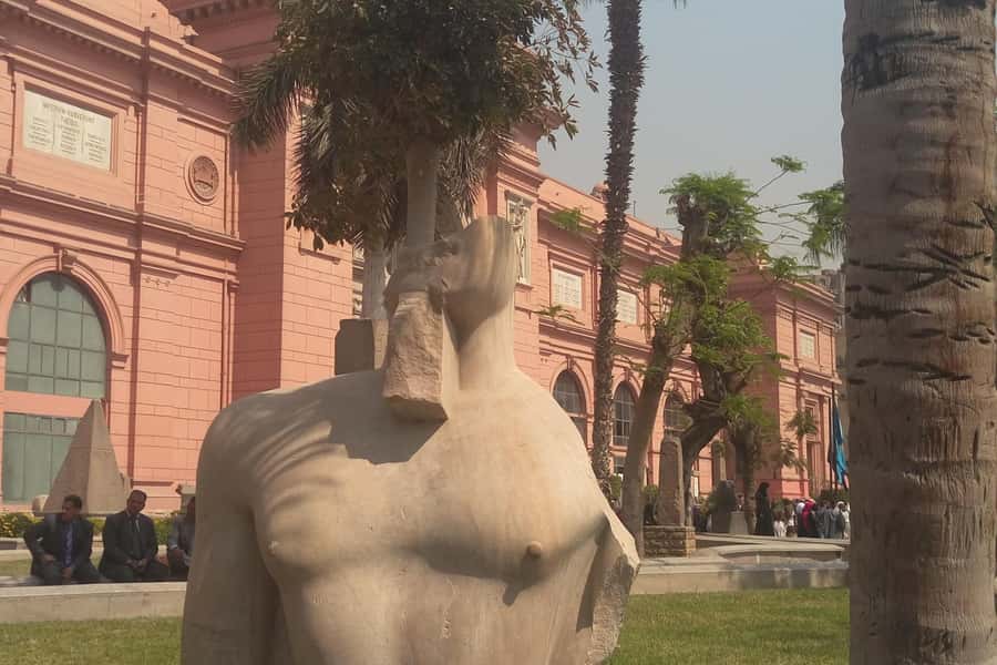 Cairo: Private Pyramids, Museum & Bazaar Tour with Lunch - The Egyptian Museum puts the objects in context