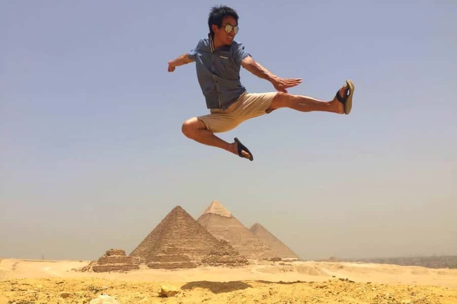 Cairo: Private Pyramids, Museum & Bazaar Tour with Lunch - At Giza, the pyramids take center stage