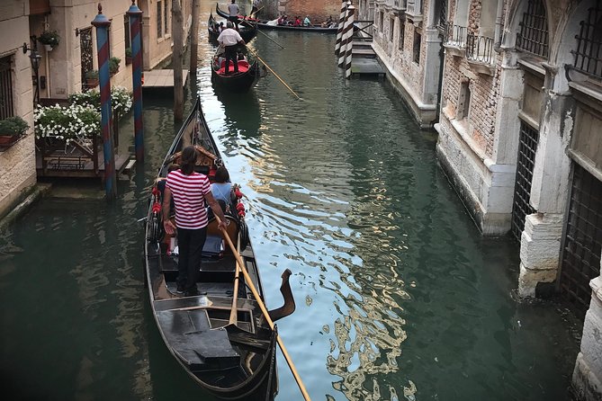 Charming Gondola Ride on the Grand Canal & Gondola Gallery™ - What you see along the Grand Canal