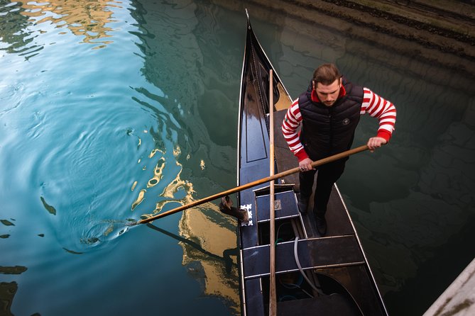 Charming Gondola Ride on the Grand Canal & Gondola Gallery™ - Practical preparation for the ride