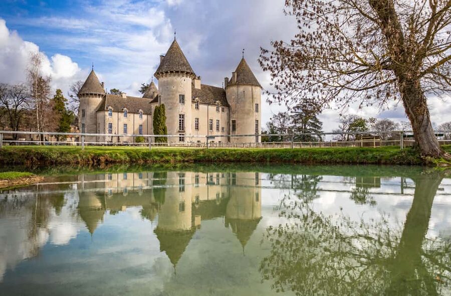 Check out the Château de Savigny museums: planes, cars, motorcycles... - A fortress with an unexpected collection