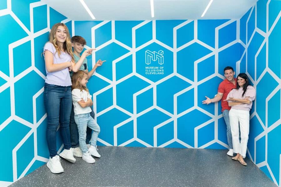 Cleveland: Museum of Illusions Entry Ticket - The best groups for this Cleveland attraction