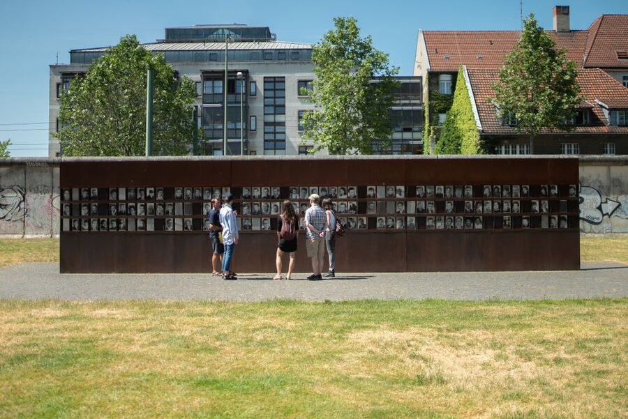Cold War, Berlin Wall, Spies and the East Side Gallery - Who should book this tour