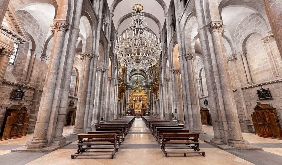 Complete Tour of Santiago Cathedral: Pórtico da Gloria and Museum - The main altar, relics chapel, and Botafumeiro