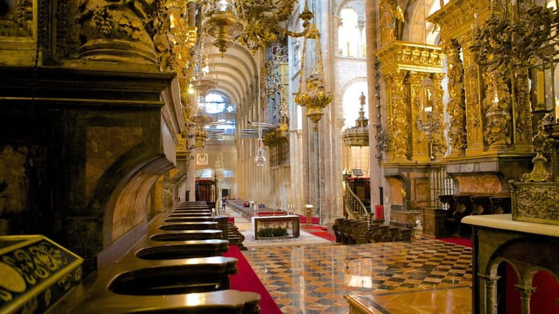 Complete Tour of Santiago Cathedral: Pórtico da Gloria and Museum - From Romanesque sculpture to the cathedral roofs