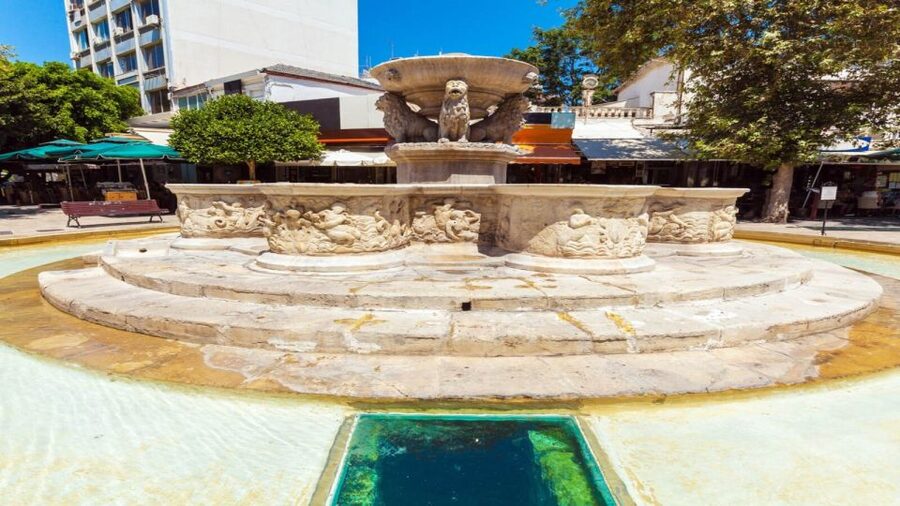 Crete: Knossos E-Ticket with Audio Guide & Optional Museum - Exploring Heraklion by phone