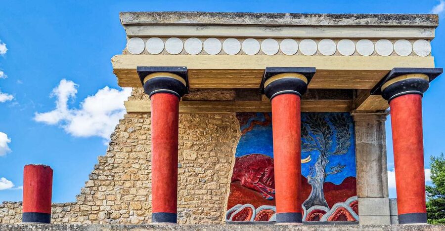 Crete: Knossos Palace and Museum Skip the line Guided tour - The Archaeological Museum connects the pieces