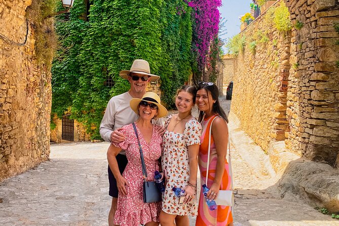 Dali Museum and Costa Brava Small Group Day Trip from Barcelona - Guide style and the value of personal space