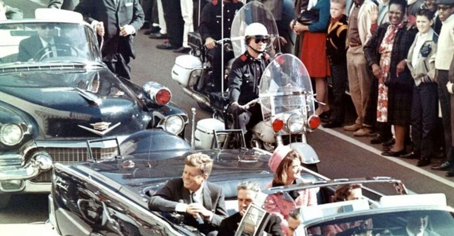 Dallas: 2-Hour JFK Assassination Tour without Museum - Guide style and the value of live commentary