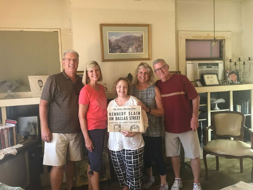 Dallas: 2-Hour JFK Assassination Tour without Museum - Reading Dealey Plaza from the motorcade route
