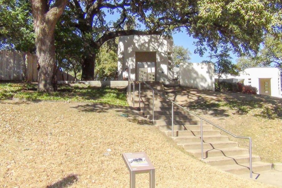 Dallas: JFK Assassination and Sixth Floor Museum Tour - A quiet pause at the Kennedy Memorial