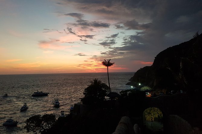 DeLuxe Cliff Divers+Sunset Exhibition byNight w/Different Options - What happens at sunset and after dark