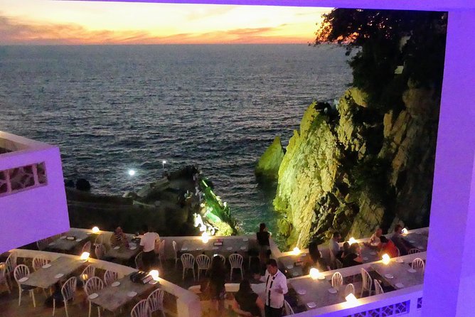 DeLuxe Cliff Divers+Sunset Exhibition byNight w/Different Options - Practical details that can shape the night