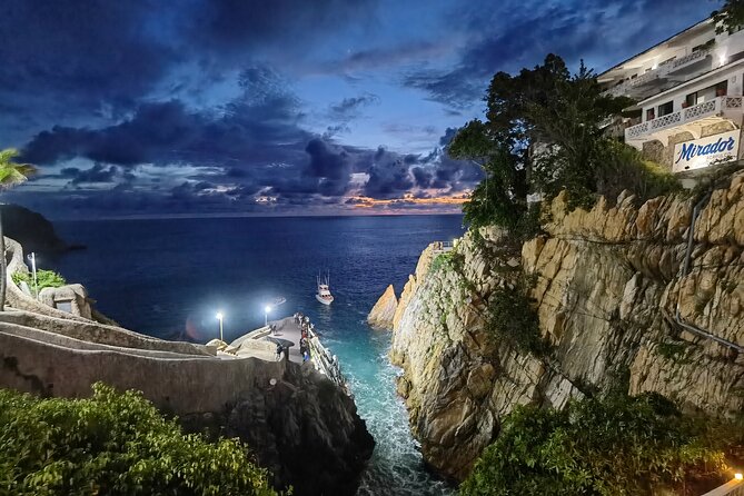 DeLuxe Cliff Divers+Sunset Exhibition byNight w/Different Options - My take: should you book it?