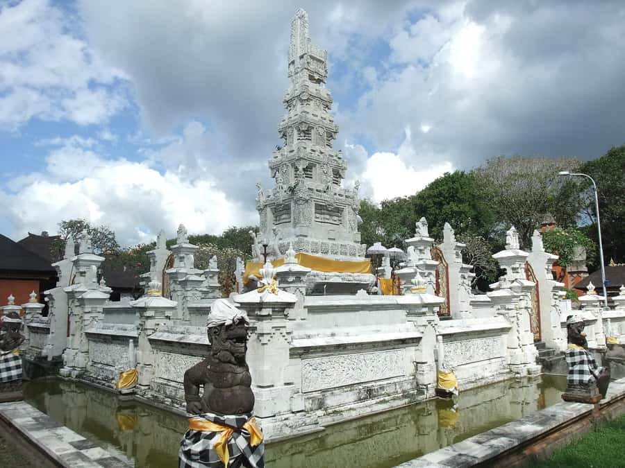 Denpasar: Museum, Traditional Market and Food Tasting Tour - Jagatnatha Temple beside the old royal center