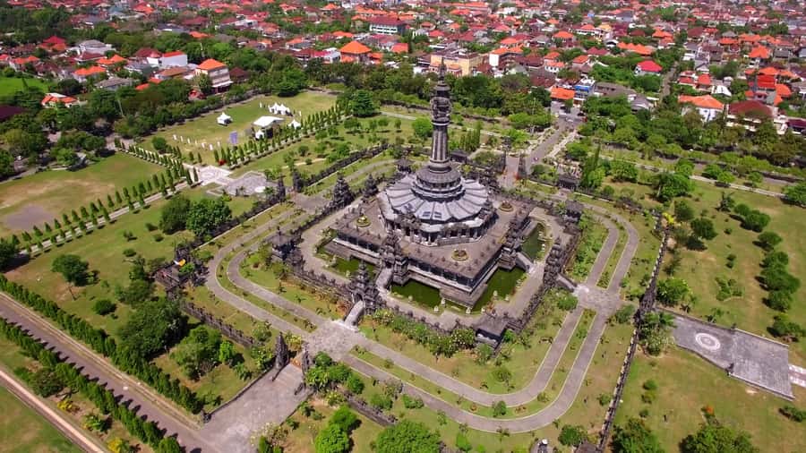 Denpasar: Museum, Traditional Market and Food Tasting Tour - Local food tasting, with an important distinction