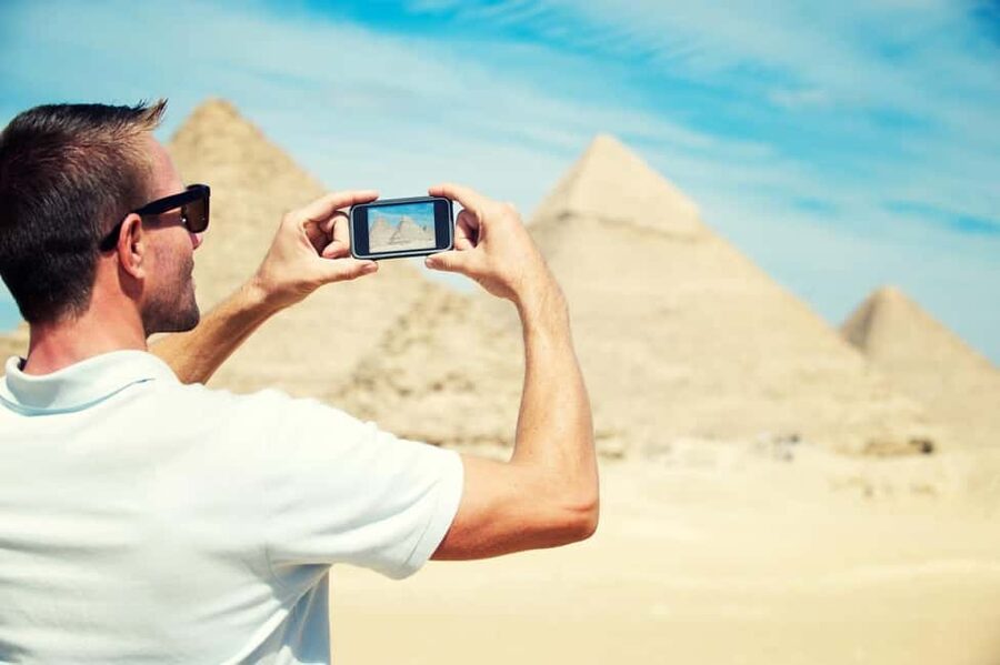 Discover Cairo: Pyramids, Museum & Sphinx Tour from Hurghada - Meeting the Sphinx and Valley Temple