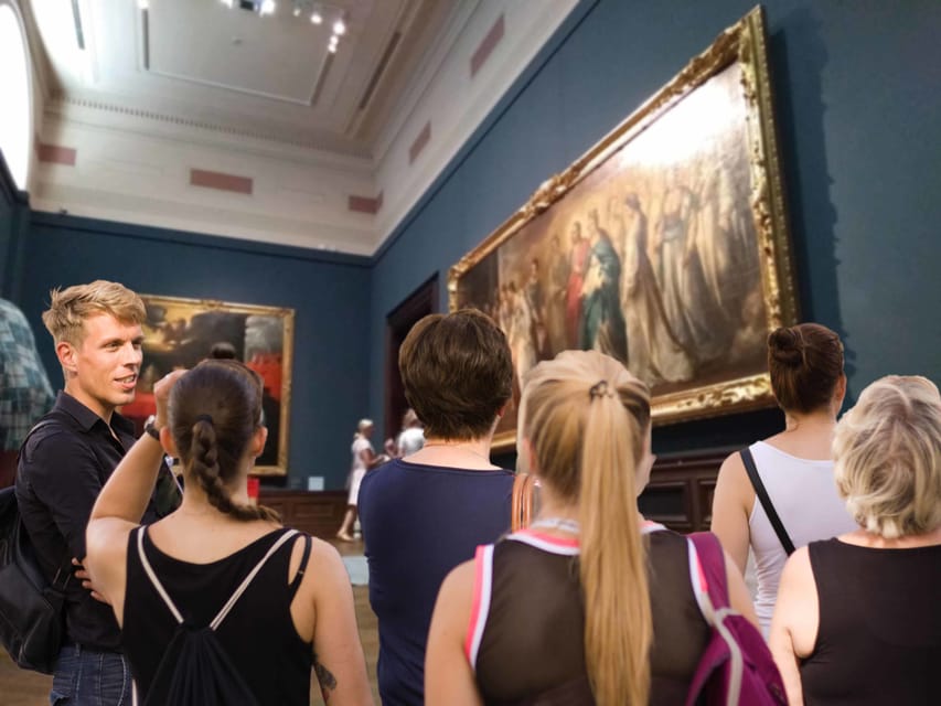 Dresden: Ticket + Tour Gallery Old Masters - Raphael’s Madonna receives careful attention