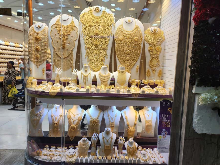 Dubai: Old Town, Creek, Museums, Souks, & Street Food Tour - Al Souq Al Kabeer and the food stops