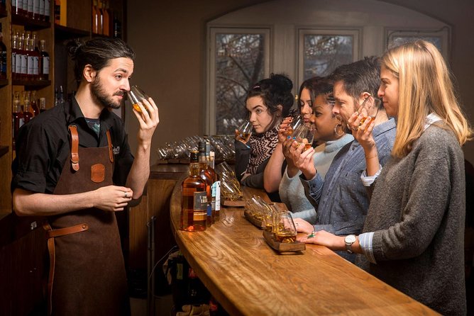 Dublin Irish Whiskey Museum and Gallery Guided Tour with Tasting - What the Irish Whiskey Museum does differently
