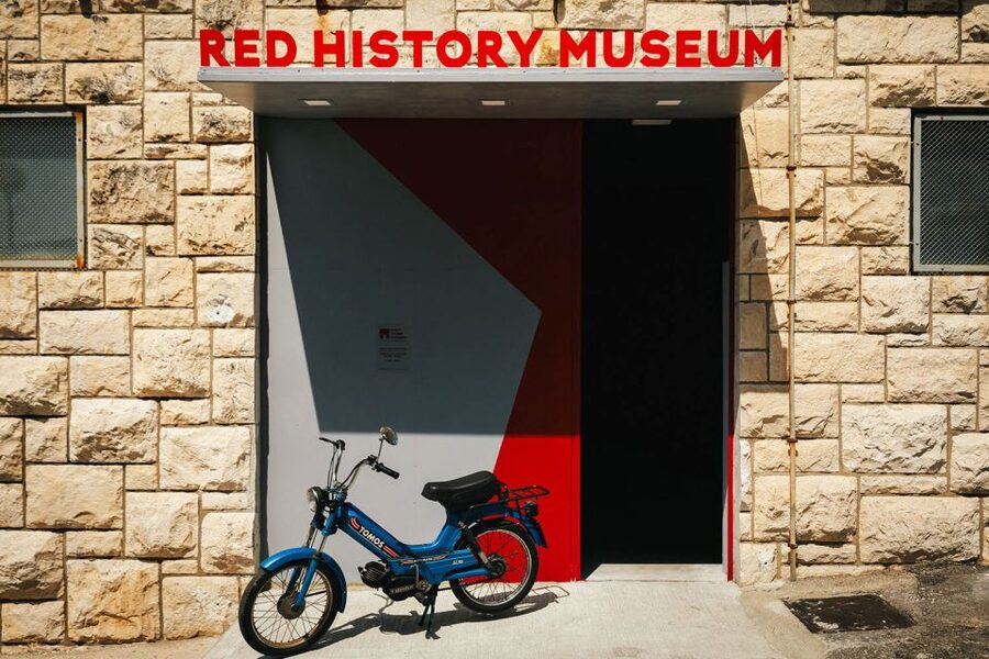 Dubrovnik: Red History Museum Regular Ticket - Goli Otok behind the curtains