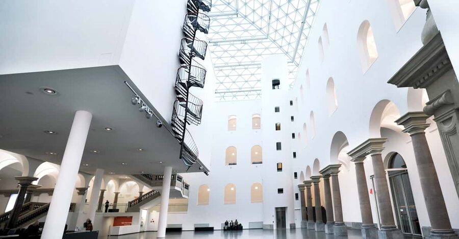 Düsseldorf: Art:walk museum pass - Start at Visit Düsseldorf in the Old Town