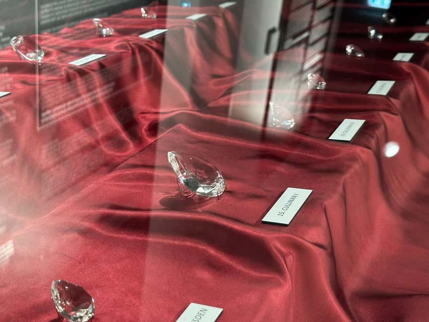 Entrance ticket to SnowExperience and Gemstone Exhibition - Key points to know before you go